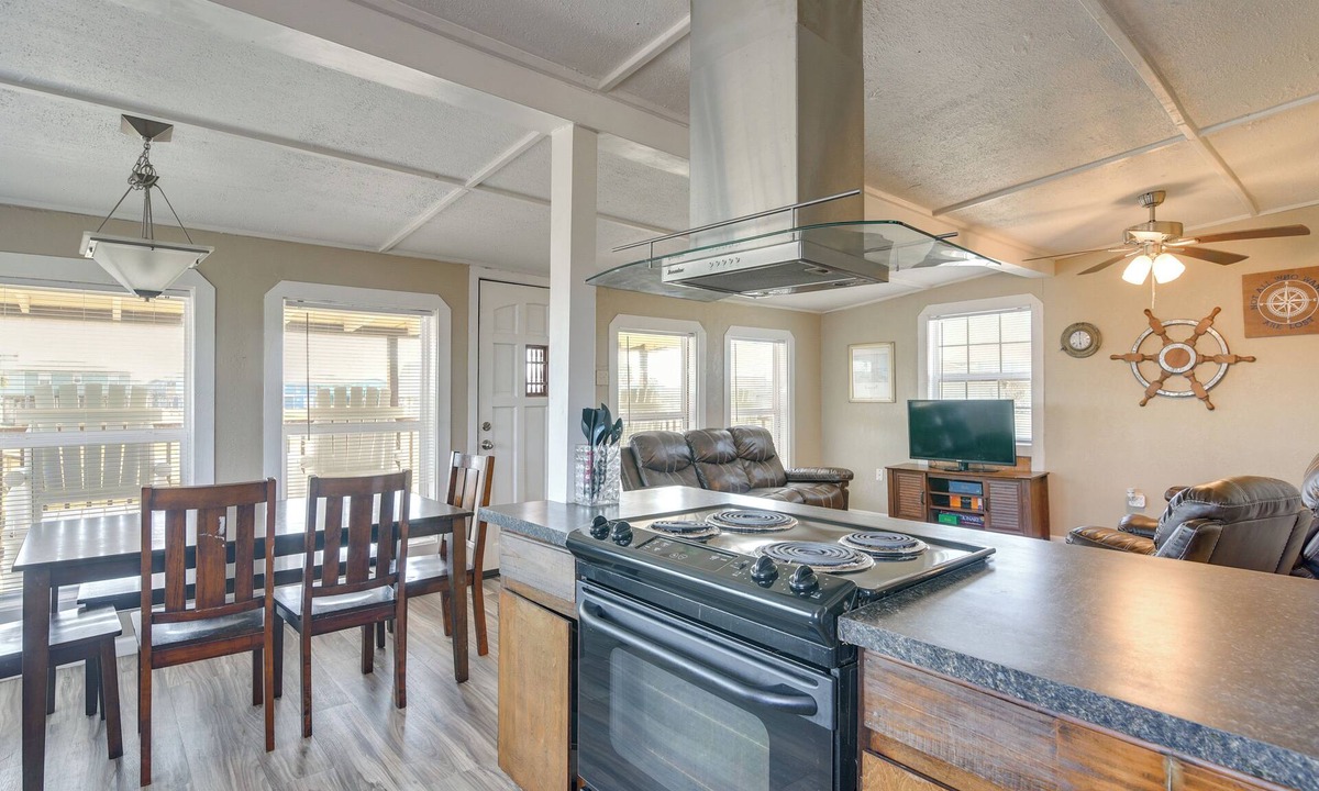 Surfside Beach Cottage | Walk to Shore! Family-friendly Surfside Beach Gem