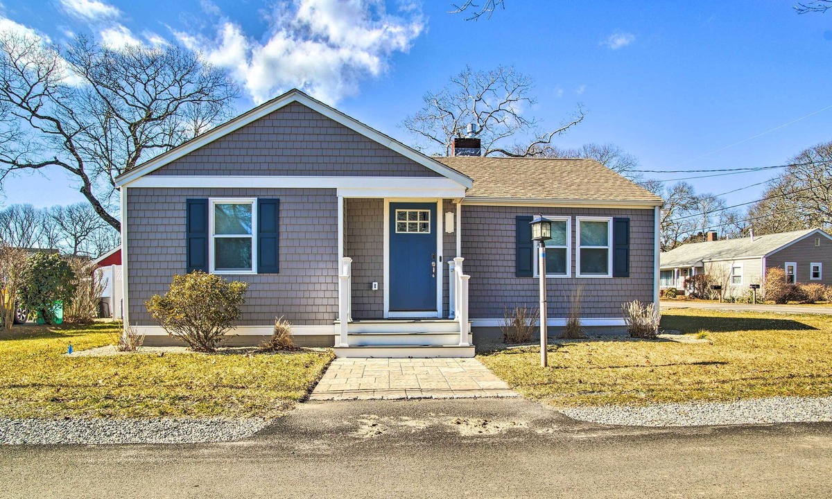 Buzzards Bay Cottage | Walk to Shore: Updated Buzzards Bay Cottage!