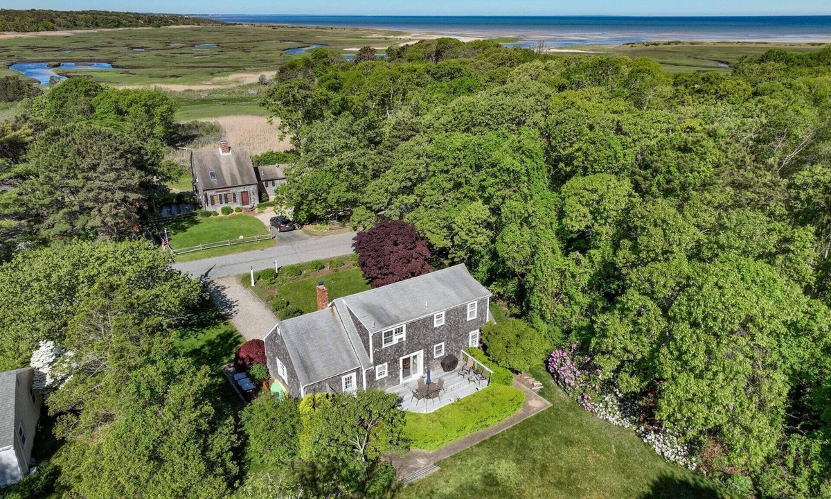 Orleans House | Walk to Skaket Beach, Great Backyard!