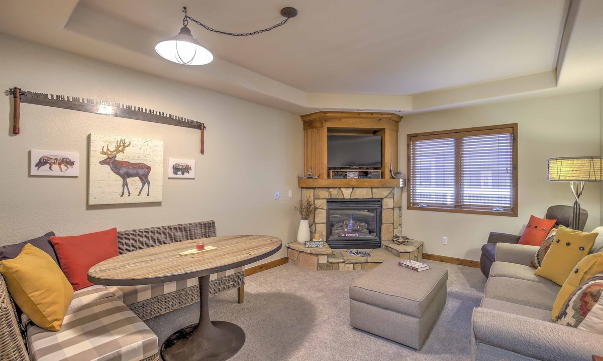 Four O'Clock Condo | Walk to Ski Slopes & Main St: Cozy Breck Condo!