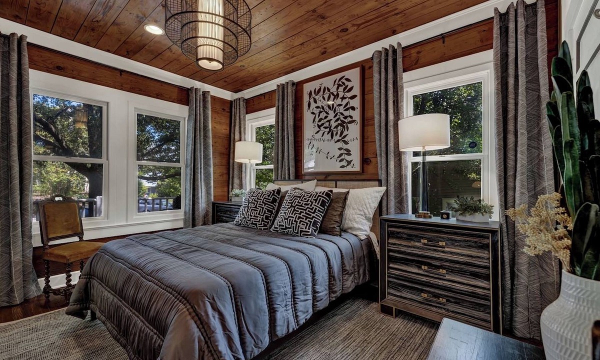 South River City House | Walk to South Congress | Austin Luxury | Hot Tub