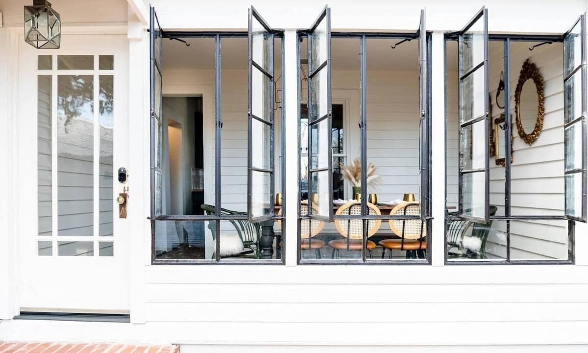 Fayetteville House | Walk to Square in Fayetteville | Chic w/Fire Pit
