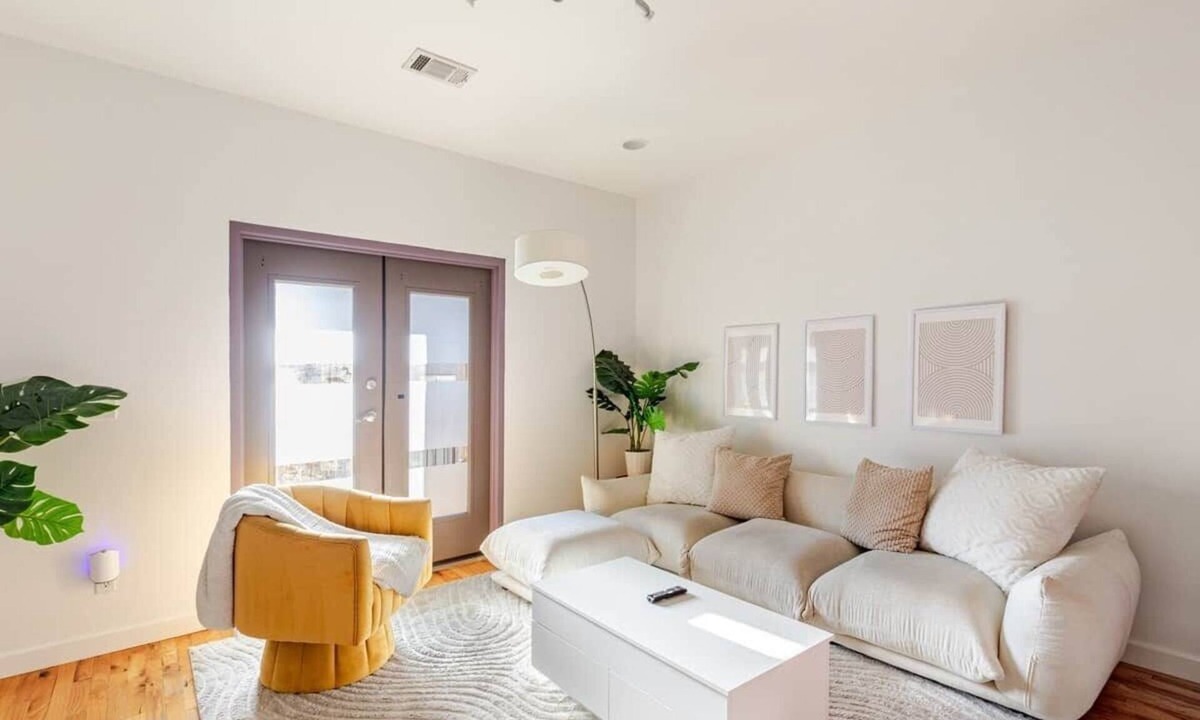 Castleberry Hill House | Walk to Stadium + GWCC | Modern 2BR w Parking