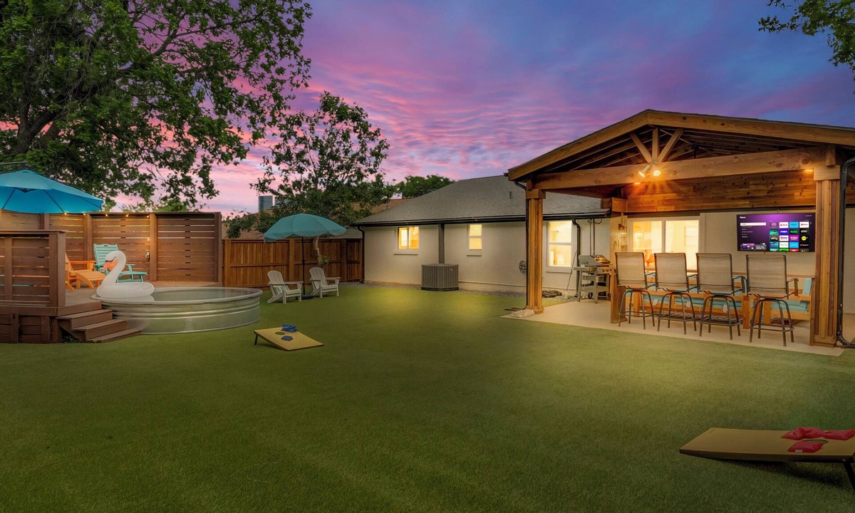 Arlington House | Walk to Stadiums + Outdoor Oasis + Pool