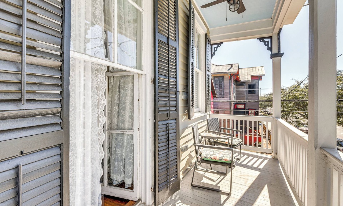 Galveston Cottage | Walk to Strand! Hideaway Haven Family Retreat