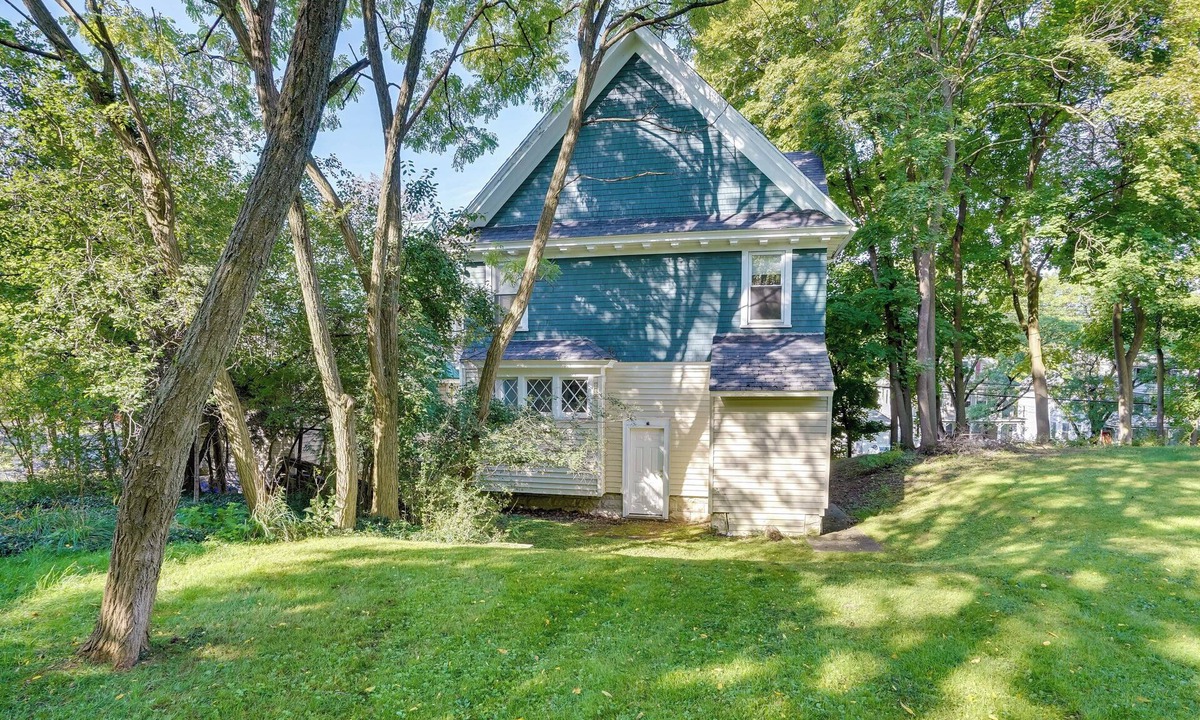 Eastside Cottage | Walk to Syracuse Campus: Family-friendly Home!