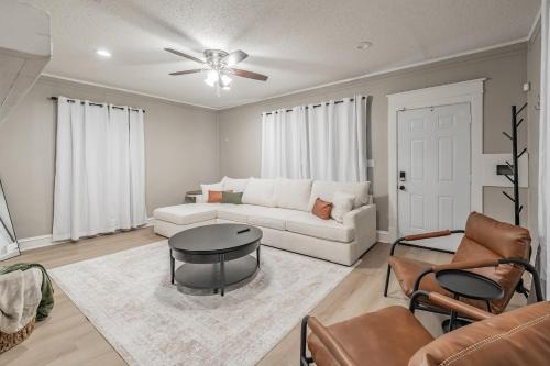Fort Worth House | Walk To TCU-Boutique-Sleeps 6-2 King Beds