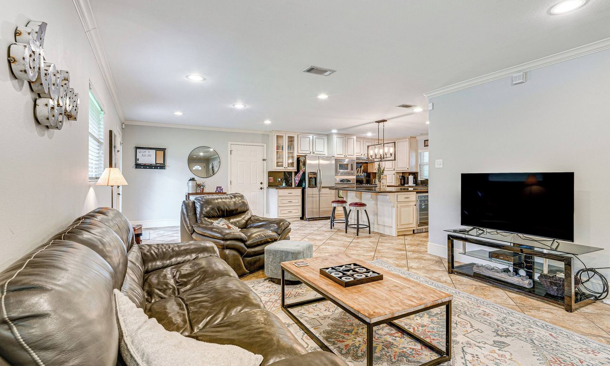 Redmond Terrace House | Walk to Texas A&M: College Station Home w/Yard!