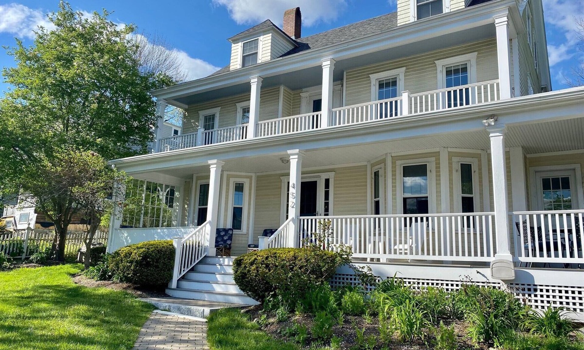 York Harbor Cottage | Walk to the beach - Beautiful home in York Harbor!