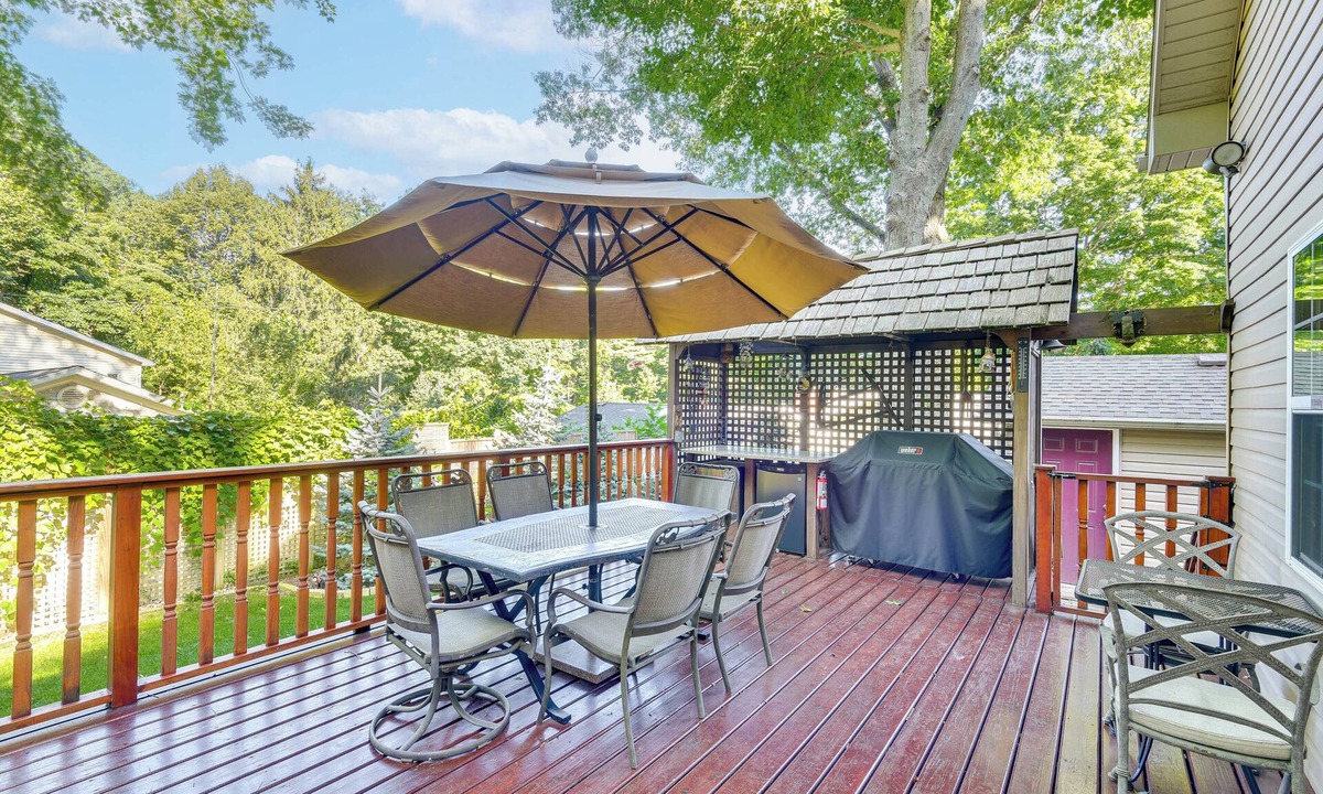 Lake Michigan Beach House | Walk to the Beach: Pet Friendly w/Fire Pit!