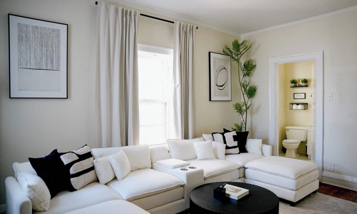 Rogers Park Apartment | Walk to the Beach Private Office 5BR