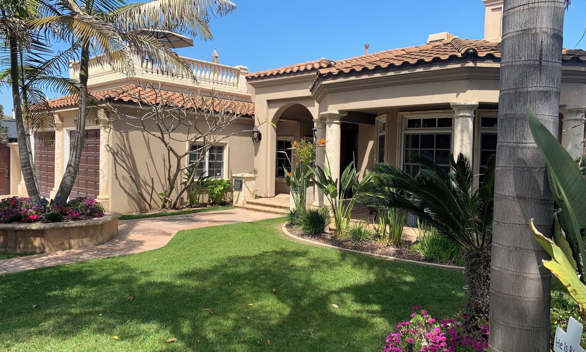 Coronado House | Walk to the Beach - Single Story Coronado Retreat - Indoor/Outdoor Living