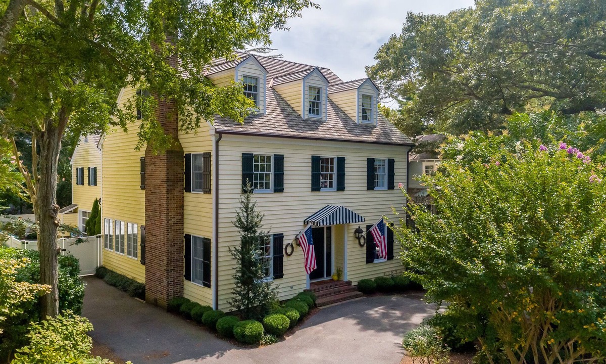 The Pines House | Walk to the Beach! Spacious Clean 7BR