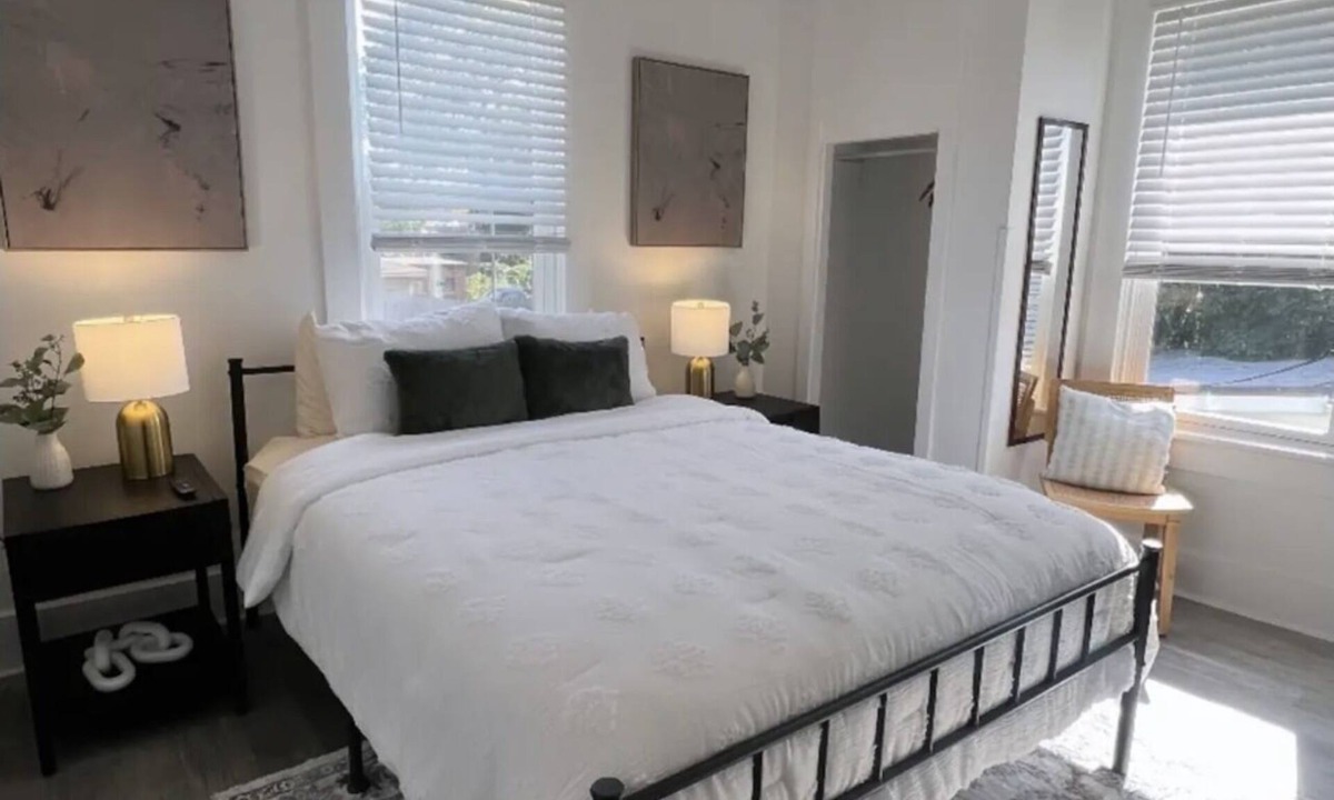 Sandusky Apartment | Walk to the Jet Express!