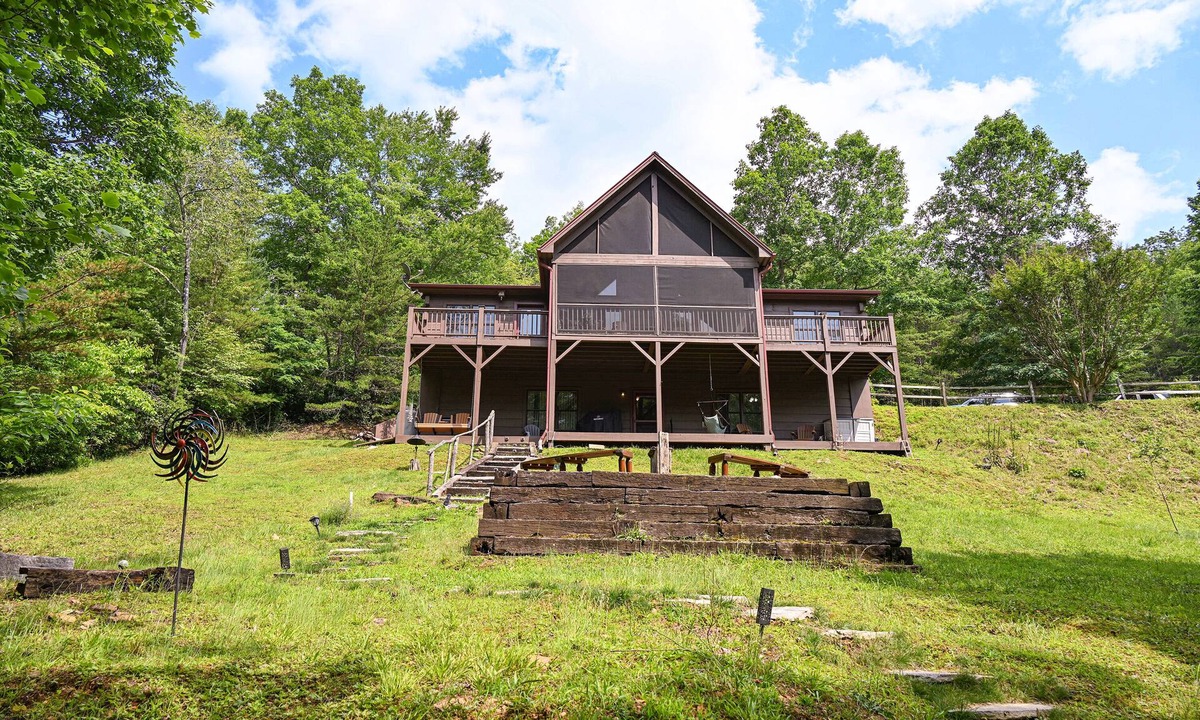 Murphy Cabin | Walk to the river or stay at the cabin w/great outdoor space. Close to the Folk School & Casino