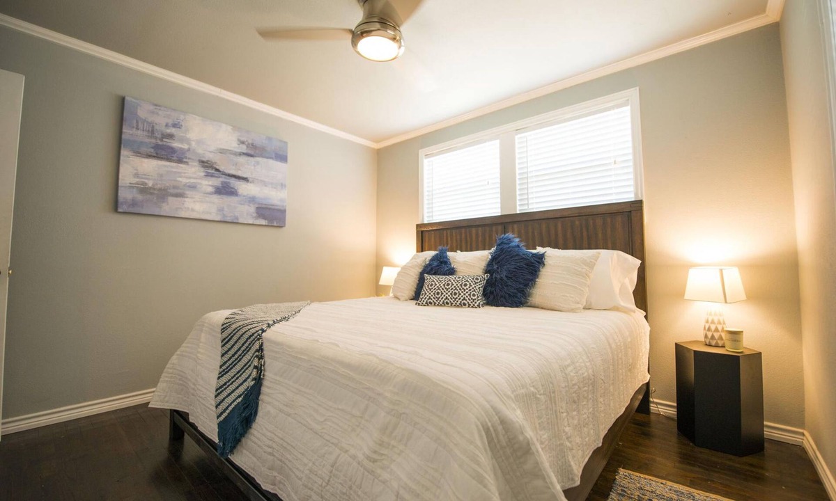 Brazos House | Walk to the Silos 3 Bed 1960 s Bungalow Near Baylor