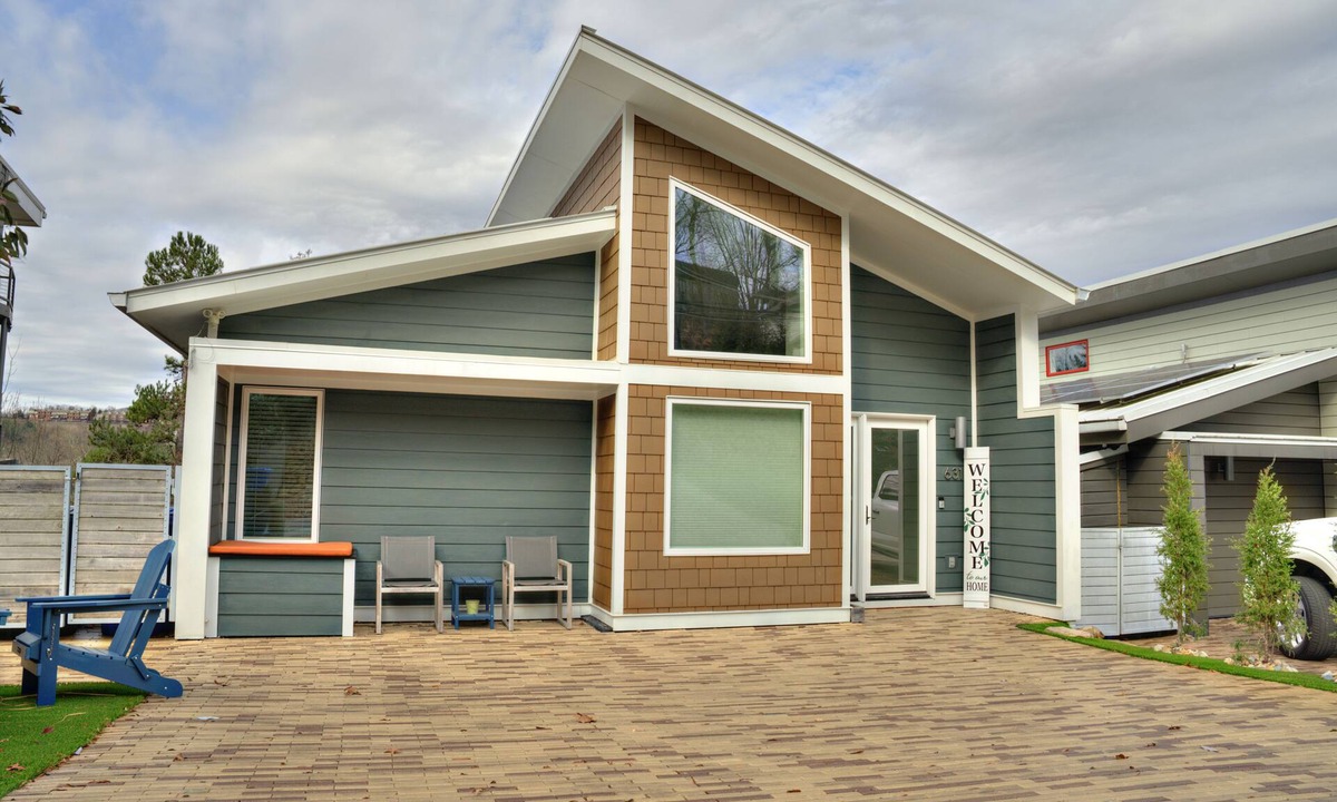 Northside House | Walk to TN River Activities-Parks-Shops-Dining-Publix