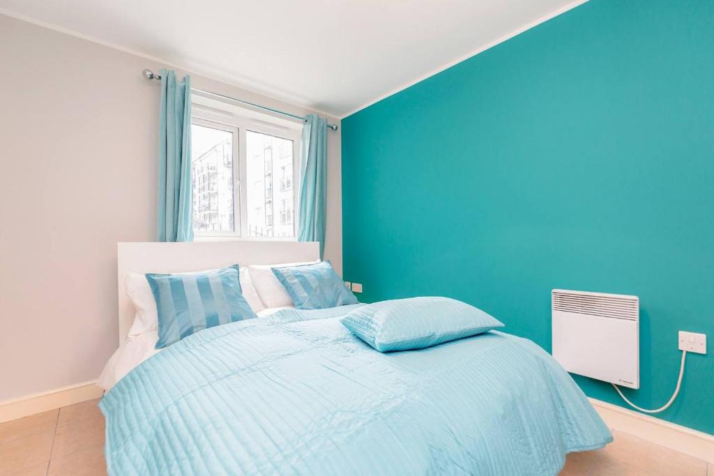 Shadwell Apartment | Walk to Tower Bridge 2BD up to 8