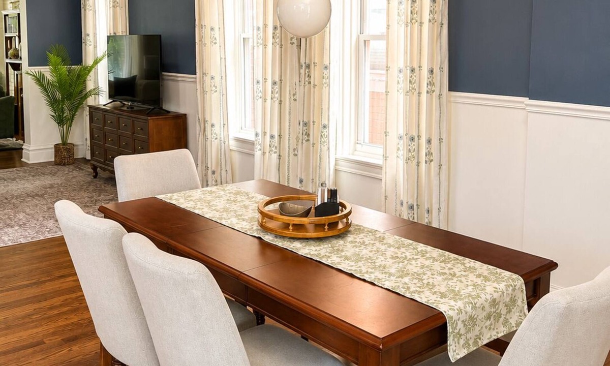 Tower Grove East House | Walk to Tower Grove Park-Backyard, Grill, Garage + Walkable Dining- Sleeps 9