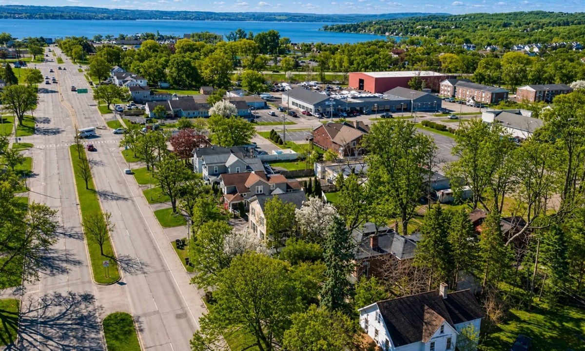 Canandaigua Apartment | Walk to town and Canandaigua Lake | Finger Lakes