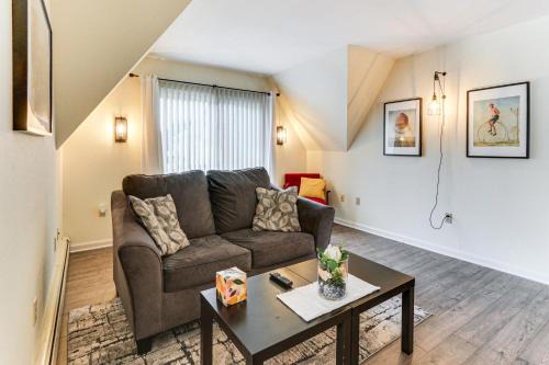 Historic Downtown Bedford Apartment | Walk to Town: Charming Unit w/Balcony in Bedford!
