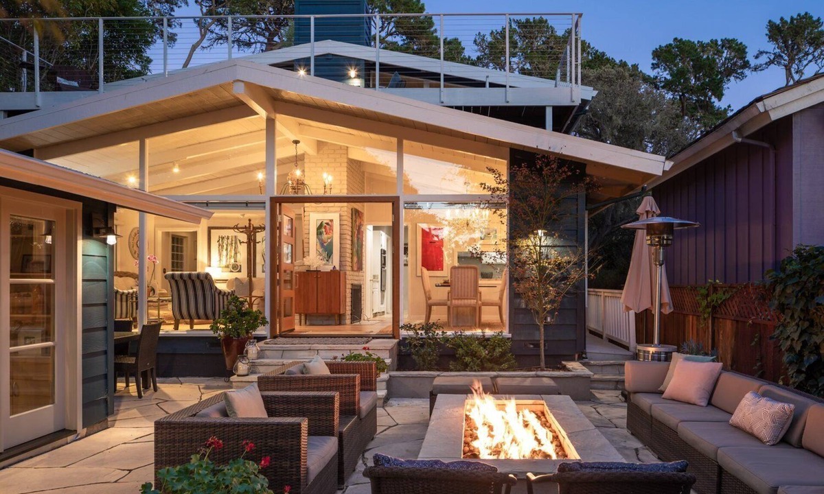 Northwest Carmel House | Walk to town & beach! 4 bdrm sleeps 7, gated yard, 2 firepits, deck w/ocean view