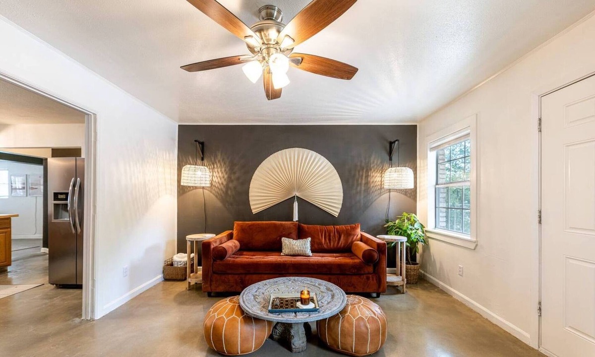 Rio Vista House | Walk to TX State - Kitchenette - Workspace - Pet Friendly - Monthly Available