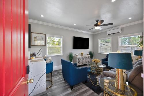 North Oak Park House | Walk to UC Davis Medical Center! Duplex w/Patio