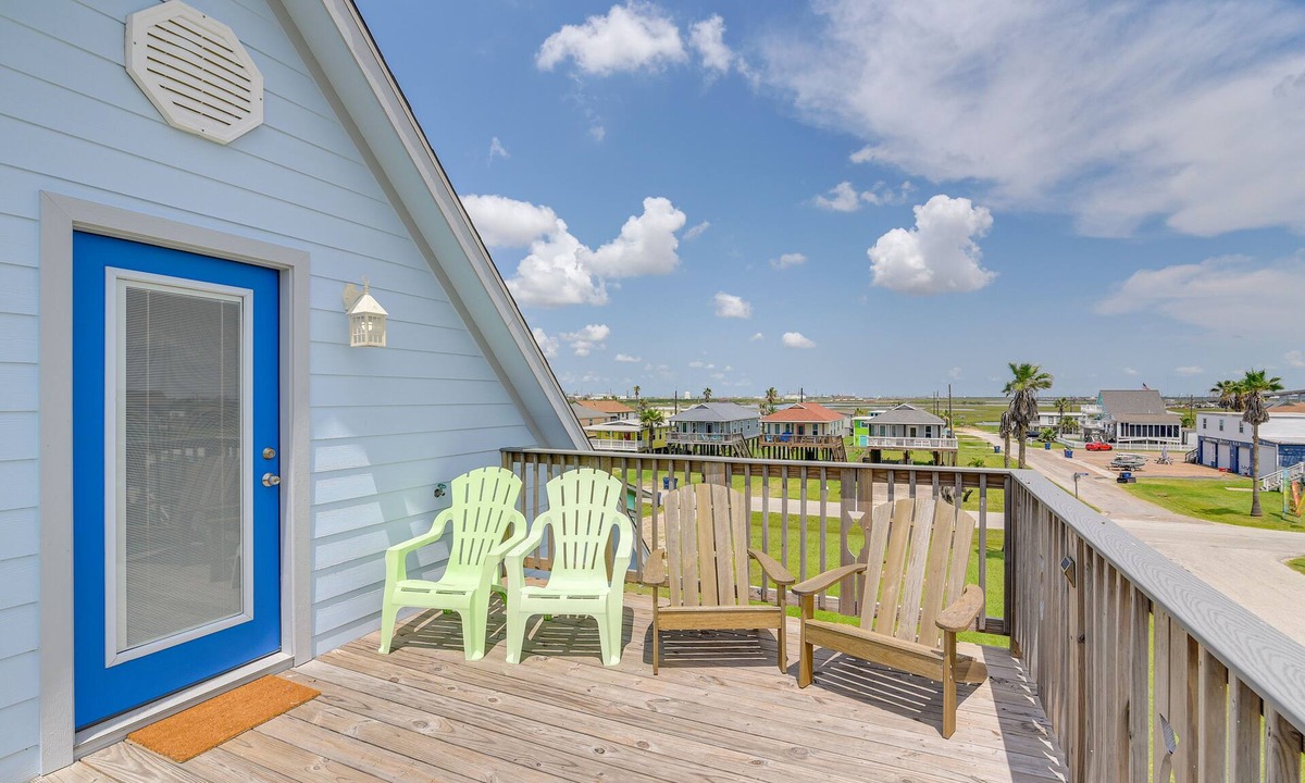 Surfside Beach House | Walk to Water: Family-Friendly Surfside Beach Home