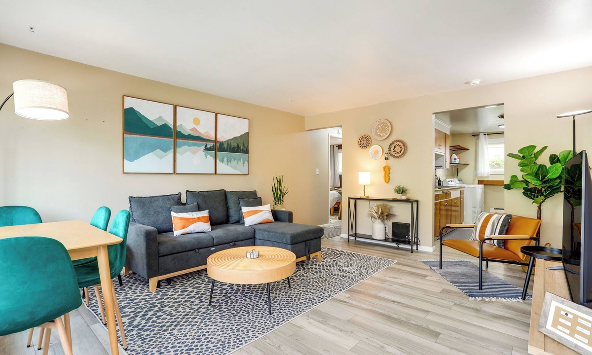 Old Ballard Condo | Walk to Waterfront! Scandi-Boho Seattle Apartment