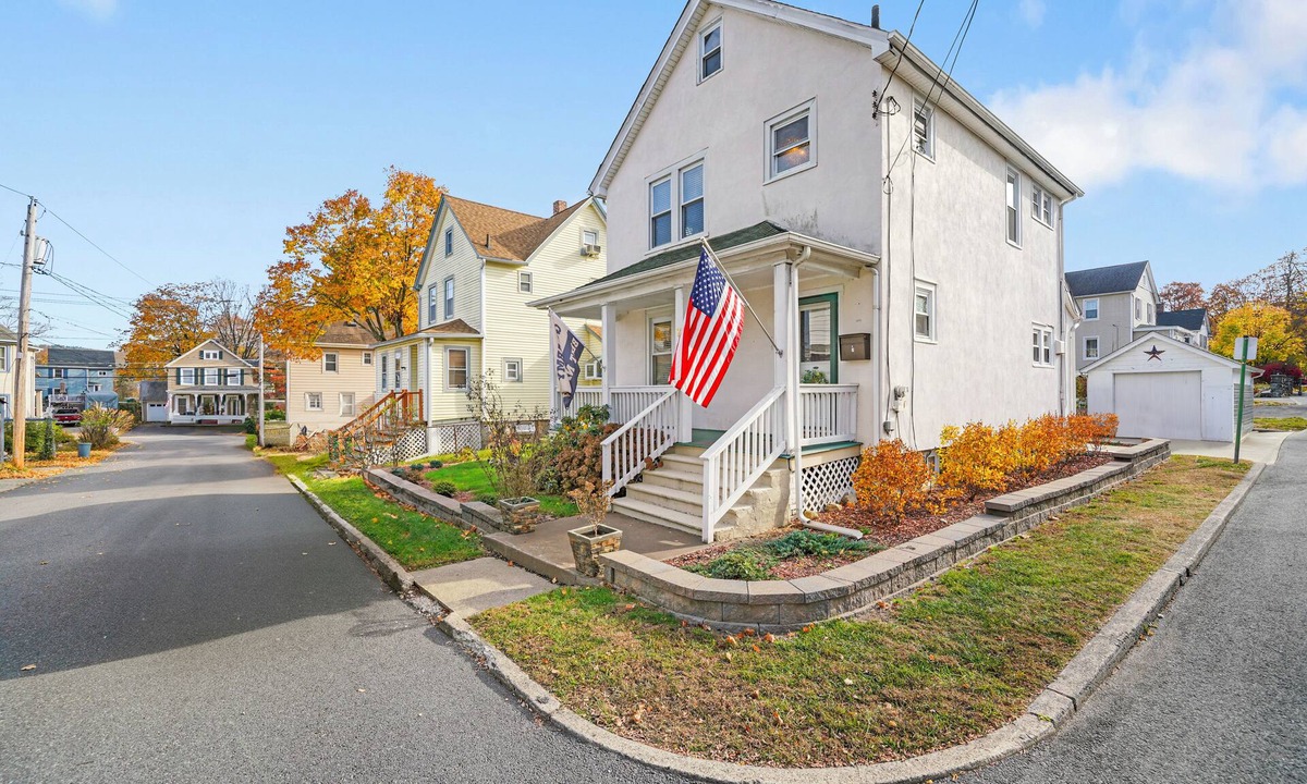 Middle Hope House | Walk to West Point from this 2-bedroom charmer