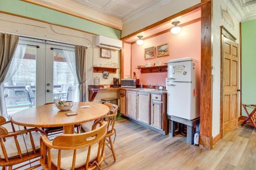 Cotter Apartment | Walk to White River: Cozy Studio, Driftys Hideaway
