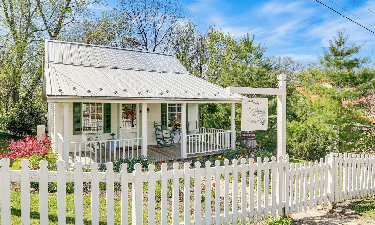 Augusta Apartment | Walk to Wineries: Charming Retreat in Augusta!