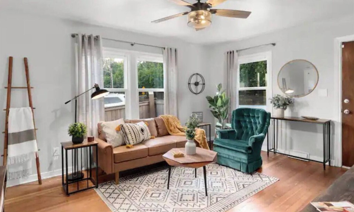 West Ridge House | Walk to Wineries & Restaurant’s!