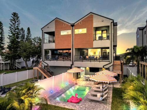Indian Rocks Beach House | Walk2Beach, Heated Salt Pool, Pool Table, GameRoom