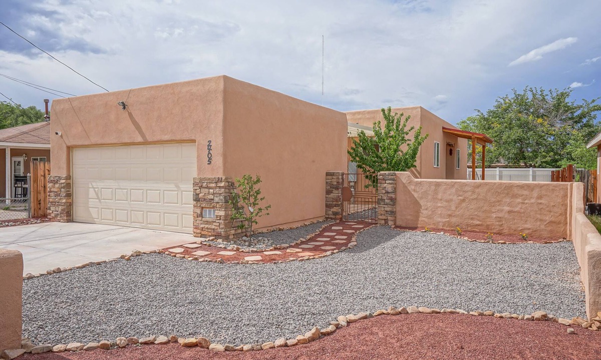 West Old Town House | Walk2Old Town, 2bd/1ba, Large Yard, Pet Friendly!
