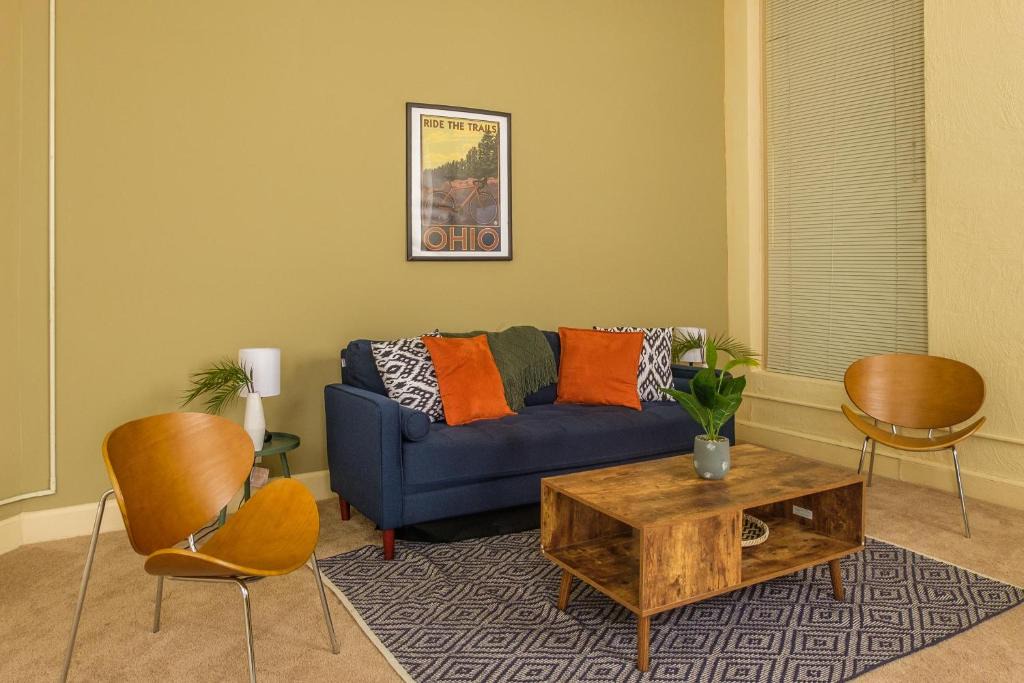 Gateway District Apartment | Walkable 1BR Apt Downtown by Frontdesk