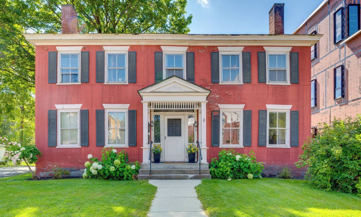 Waterbury Apartment | Walkable 3-Unit Retreat on Main Street, Waterbury!