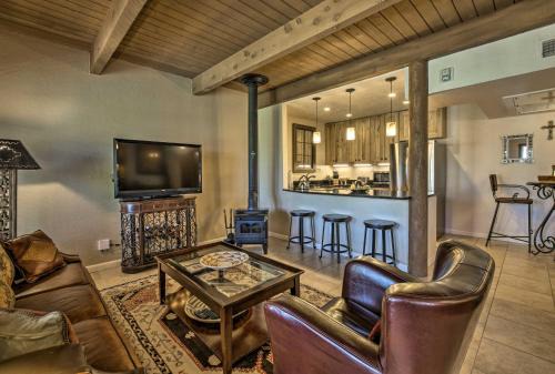 Northeast Santa Fe Apartment | Walkable Adobe-Style Abode with Community Amenities!