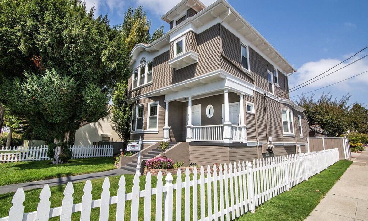 Alameda Apartment | Walkable Alameda 2BR - Beach, Dining & Ferry Nearby