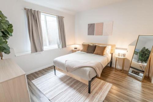 Vernon House | Walkable Apt Next to Restaurants, Bars, and Shops!