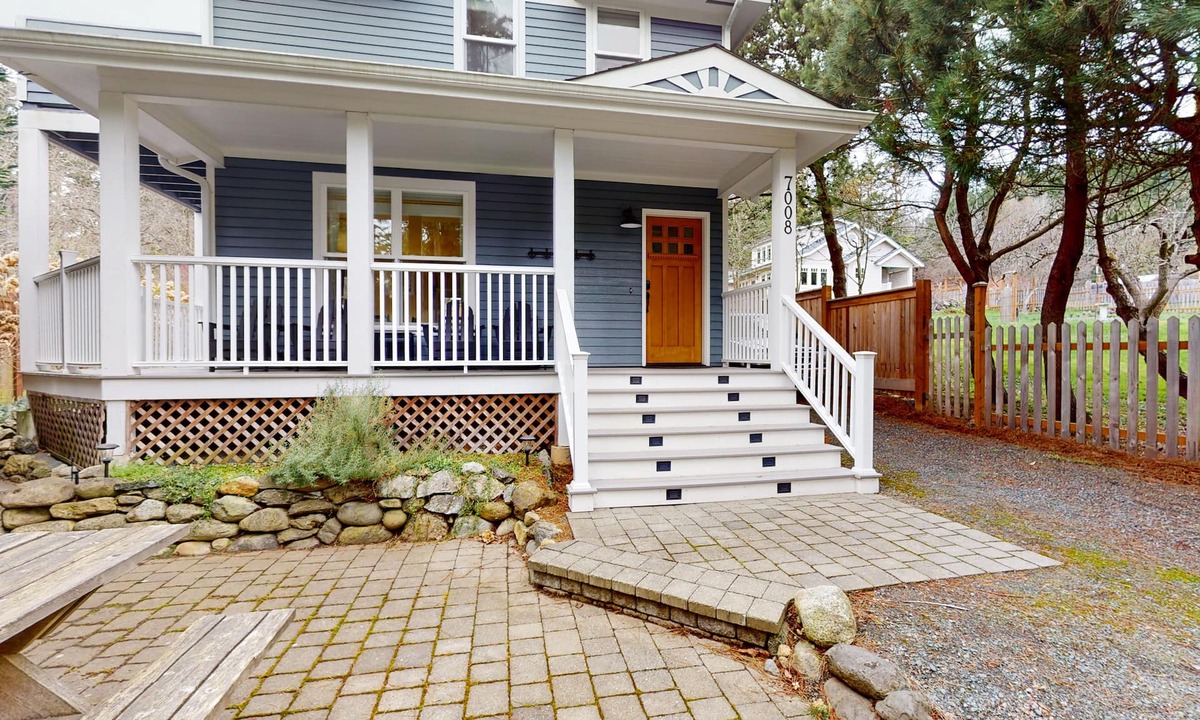 Olga House | Walkable Bay-view home with large yard, firepit & washer/dryer - pier access