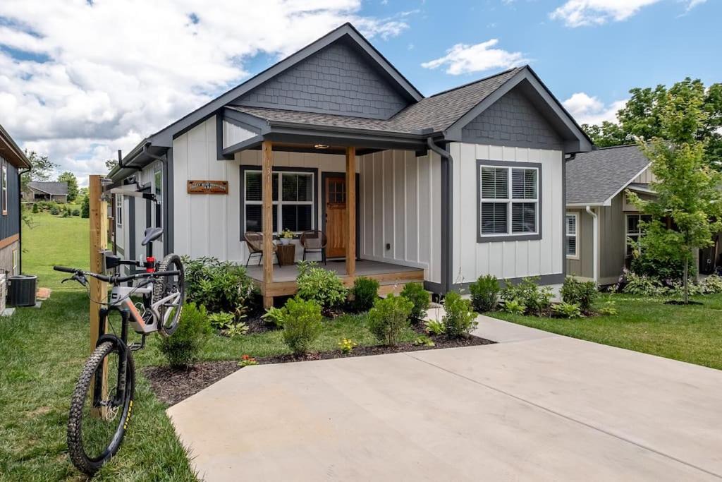 Brevard House | Walkable Downtown 5BR - Hot Tub and Resort Access