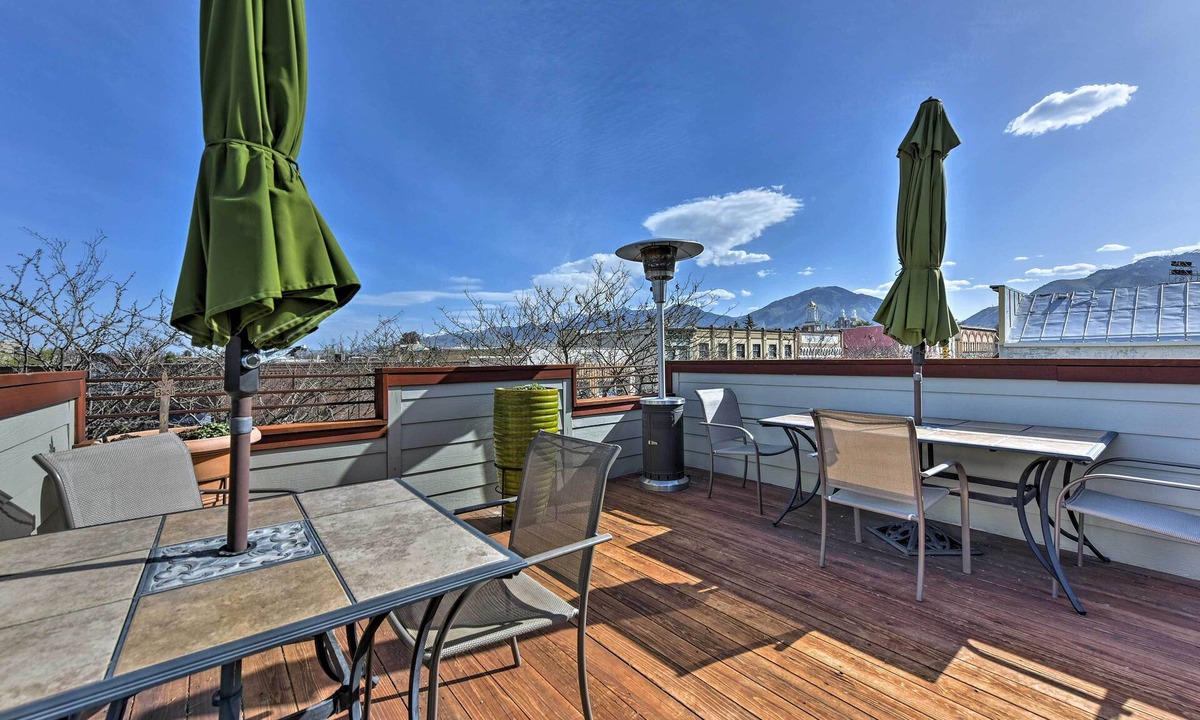 Logan Apartment | Walkable Downtown Logan Apartment w/Rooftop Deck