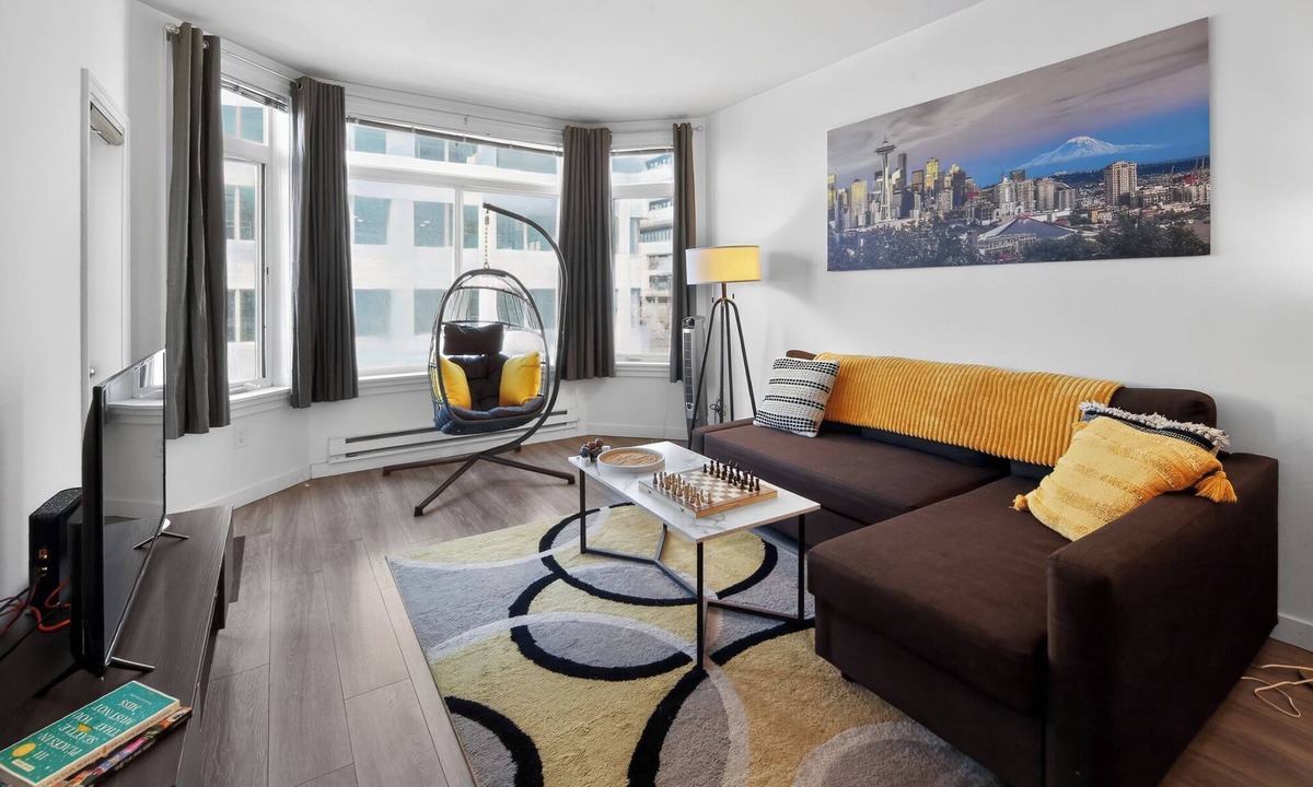 Belltown Condo | Walkable Downtown- Near Space Needle and Pike Place- Water View+Pool+Parking