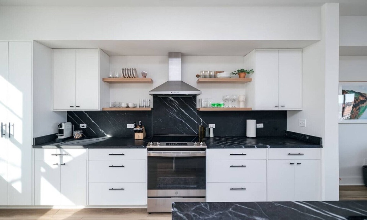 Court House Hill Villa | Walkable Downtown Townhome w/Nespresso + Garage!