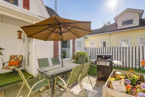 West Liberty House | Walkable Group Getaway with Bikes in West Liberty!