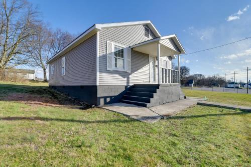 Hopkinsville House | Walkable Hopkinsville Home w/Yard!