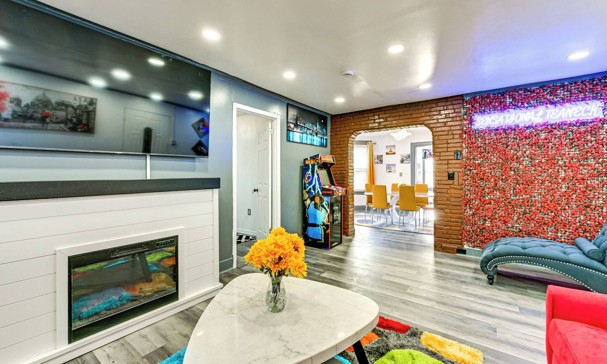 Teaneck Apartment | Walkable Location, 8 Mi to MetLife: Teaneck Escape
