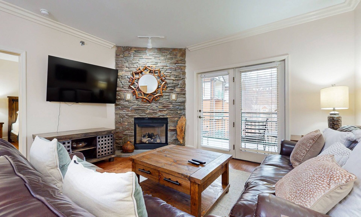 Gatlinburg Condo | Walkable luxury condo w/free attraction tickets, balcony, & jetted tub